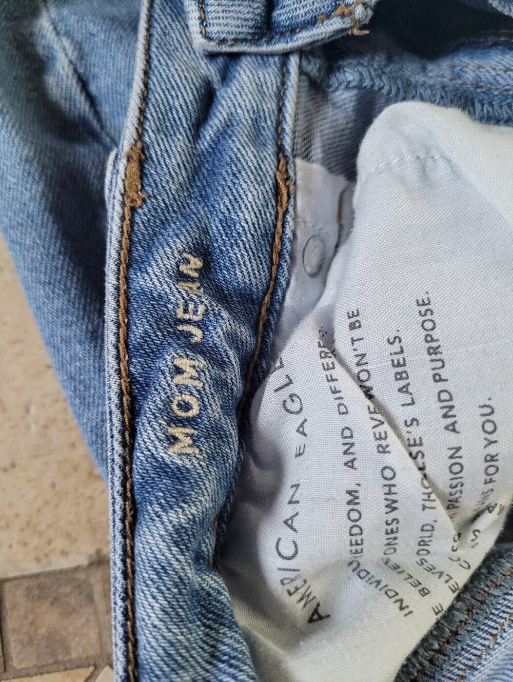 American Eagle Outfitters Mom Jeans - Picture 3 of 5